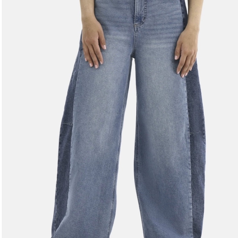 Scoop Women's Two-Tone Baggy Barrel Jeans  NWT